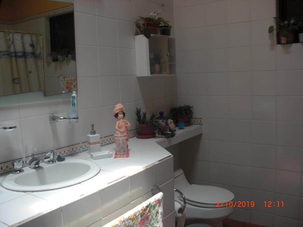 ホテル Quinta La Gardenia Puembo エクステリア 写真